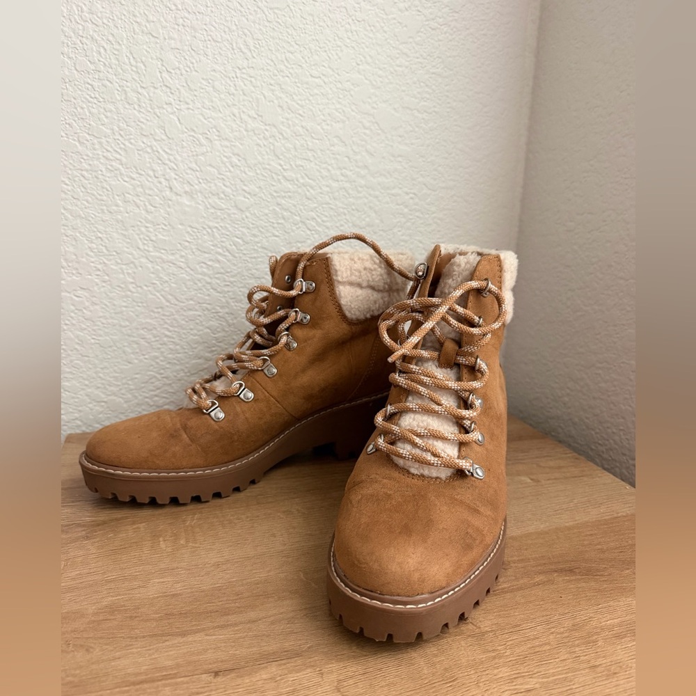 Universal Thread Women's Leah Sherpa Hiker Boot chunky
